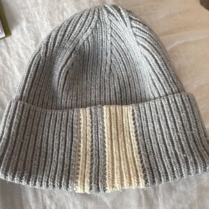 ATHLETA LIKE NEW! Gray and Cream Knit Beanie